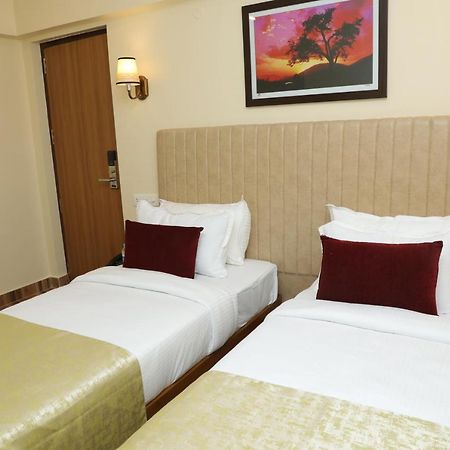Gadiraju Palace Convention Centre & Hotel Visákhapatnam Kültér fotó