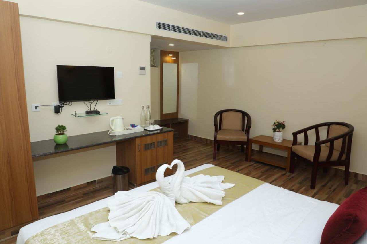 Gadiraju Palace Convention Centre & Hotel Visákhapatnam Kültér fotó