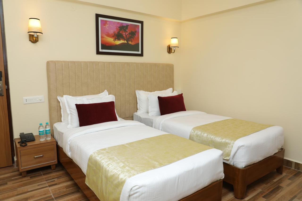Gadiraju Palace Convention Centre & Hotel Visákhapatnam Kültér fotó