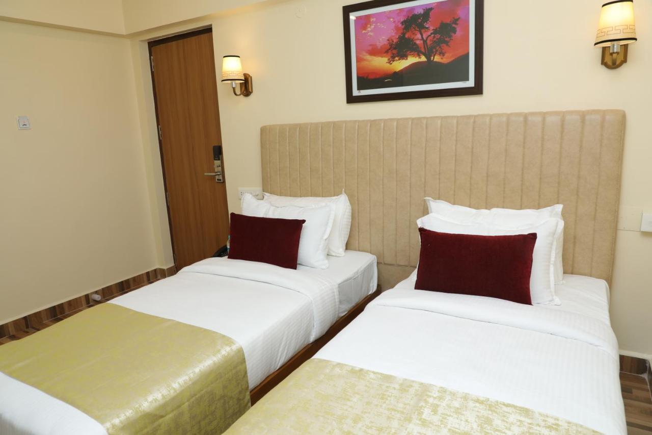 Gadiraju Palace Convention Centre & Hotel Visákhapatnam Kültér fotó