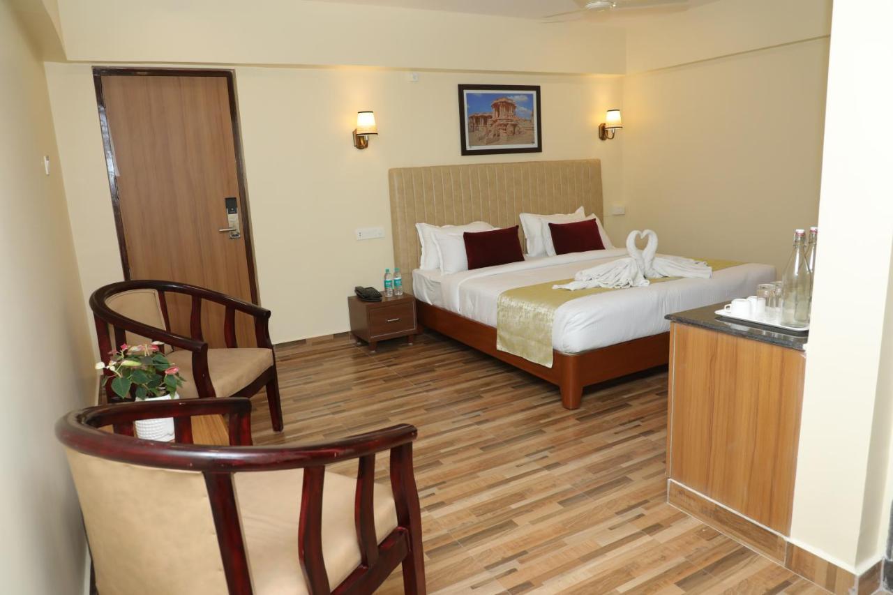 Gadiraju Palace Convention Centre & Hotel Visákhapatnam Kültér fotó