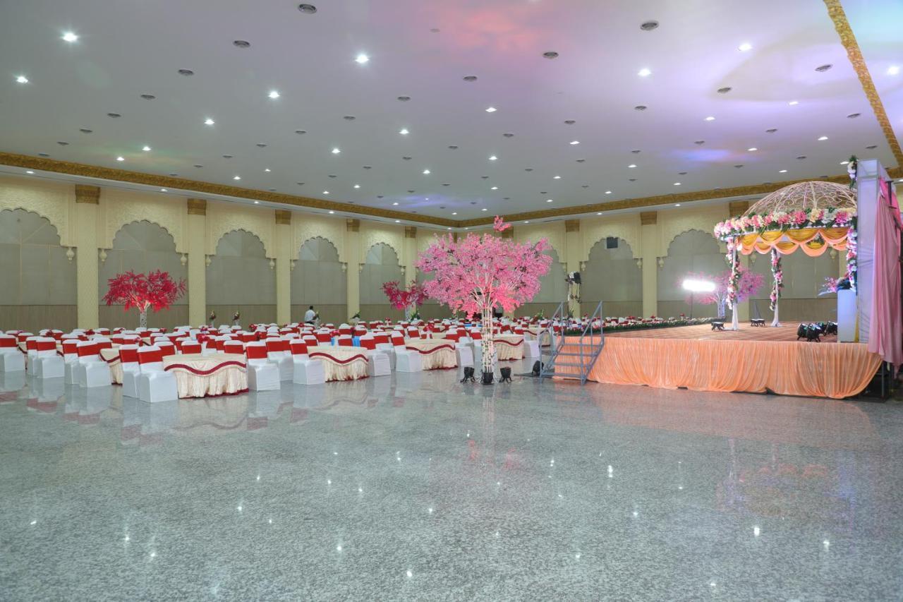 Gadiraju Palace Convention Centre & Hotel Visákhapatnam Kültér fotó