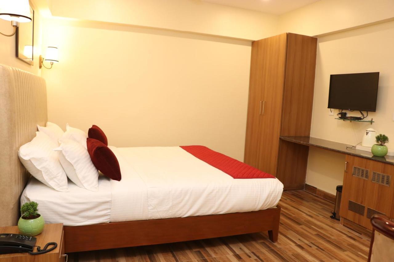 Gadiraju Palace Convention Centre & Hotel Visákhapatnam Kültér fotó