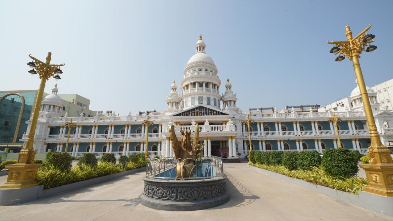 Gadiraju Palace Convention Centre & Hotel Visákhapatnam Kültér fotó