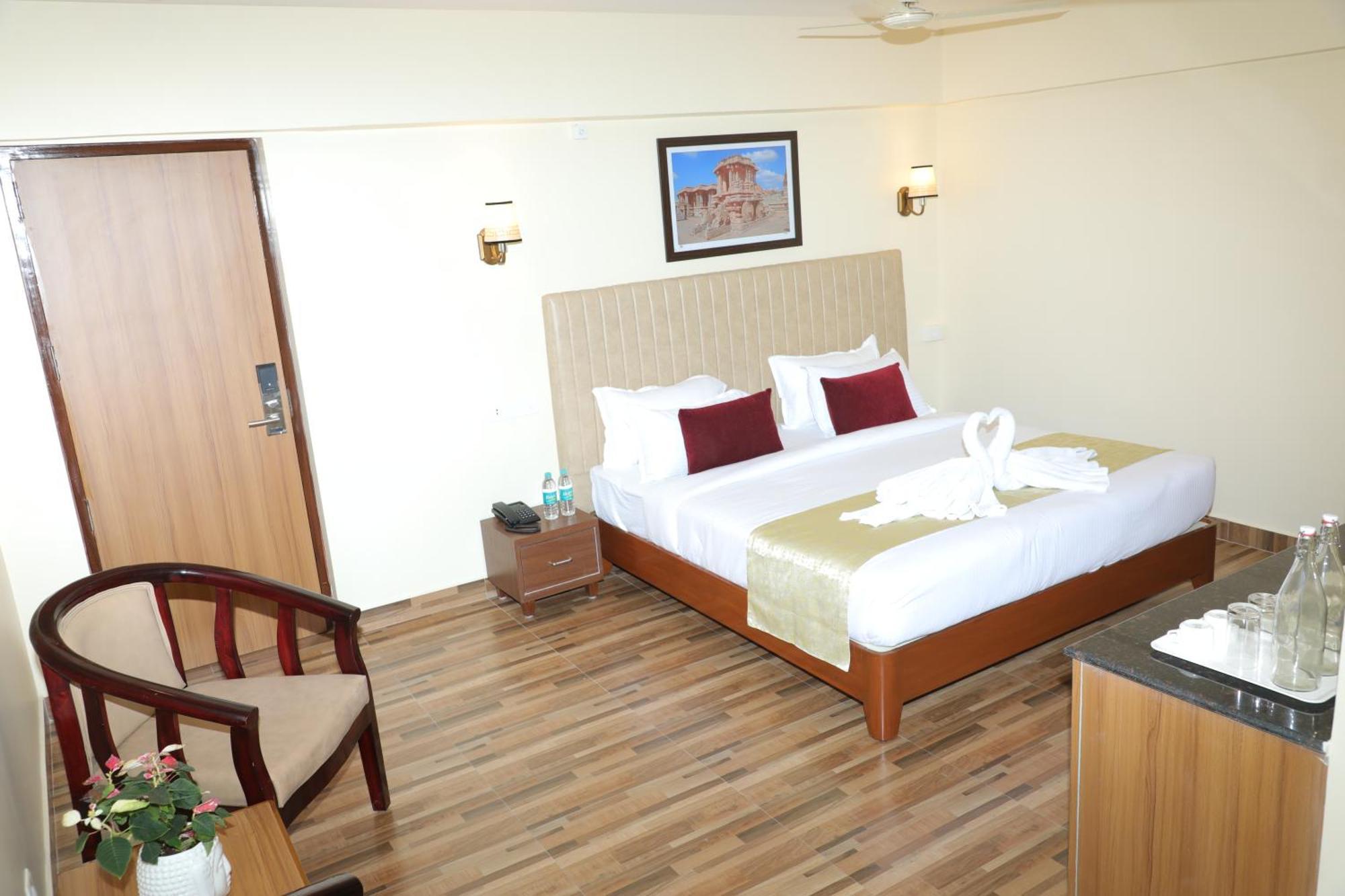 Gadiraju Palace Convention Centre & Hotel Visákhapatnam Kültér fotó